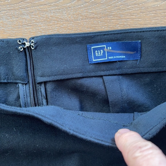 Gap black pencil skirt - Picture 2 of 6